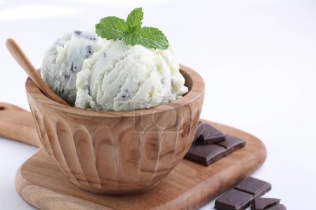 Téléchargez les photos : Crème glacée à la menthe et chocolat - en image libre de droit