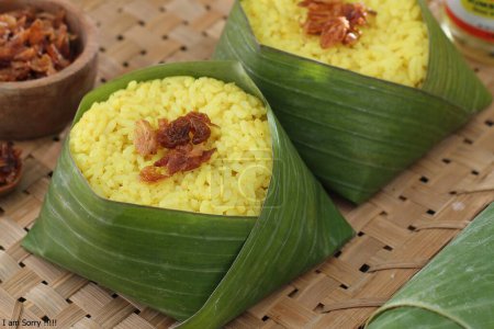 Téléchargez les photos : Riz collant thaï, feuilles de banane, riz collant frit et riz collant. - en image libre de droit