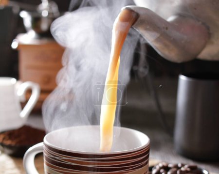 Téléchargez les photos : Café avec café chaud le matin - en image libre de droit