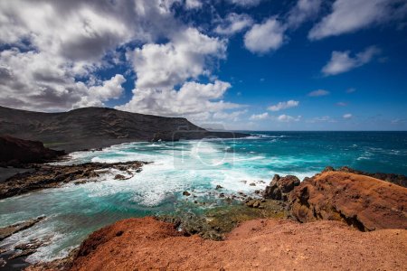 Lanzarote, Vulkaninsel, Blick auf den Atlantik, spanische Inseln, Landschaft der Kanarischen Inseln, Naturhintergrund