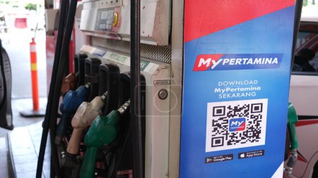 Foto de Filling station with gasoline type of Pertamax Turbo, Pertamax, Pertalite and Dex. Jakarta, 18 august 2022. - Imagen libre de derechos