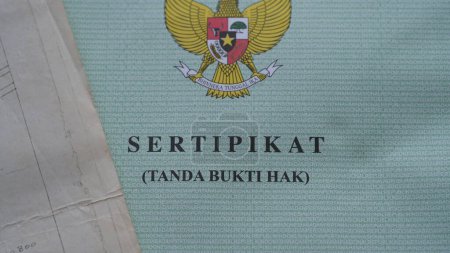 Foto de Indonesia documentos de certificado de tierras. Yakarta, 23 de abril de 2023. - Imagen libre de derechos