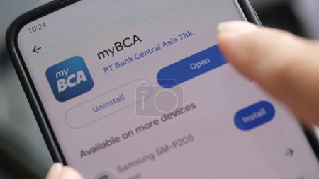 Téléchargez les photos : Ouvrez l'application MyBCA sur smartphone Android. Jakarta, 30 juillet 2023. - en image libre de droit