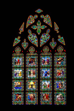 Téléchargez les photos : Quimper. Vitrail de la cathédrale Saint-Corentin. Finistère. Bretagne - en image libre de droit
