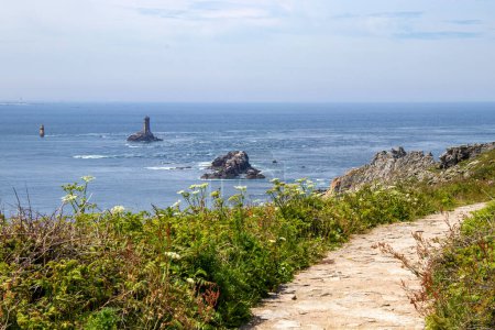 Téléchargez les photos : La Pointe du Raz et le phare de Vieille. Brittany. Finistère. France - en image libre de droit