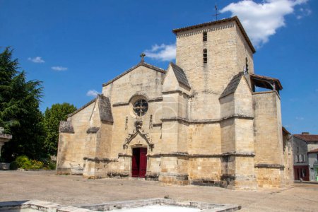 Eglise Sainte-Trinit de Coulon vista frontal desde el exterior