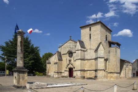 Eglise Sainte-Trinit de Coulon front view from outside