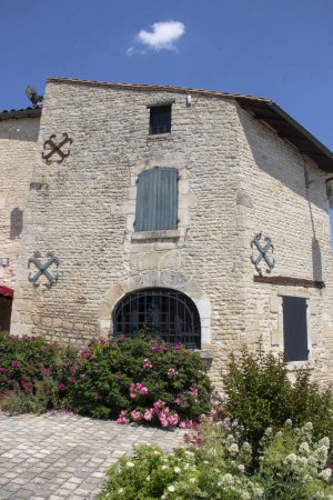 Fachada de casa en Coulon en el Marais Poitevin