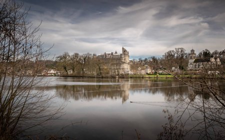 Téléchargez les photos : Vue du château de Pierrefonds dans l'Oise en France. - en image libre de droit