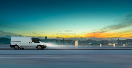 Téléchargez les photos : Van delivery on road at sunrise. Speed delivery concept. 3d rendering - en image libre de droit