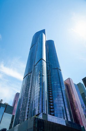 Téléchargez les photos : Vue à angle bas des gratte-ciel de Melbourne - en image libre de droit