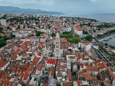 Foto de City of Split in Croatia on background - Imagen libre de derechos