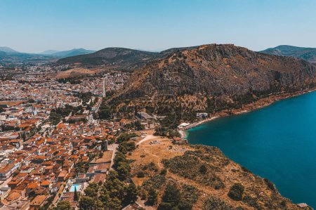 Téléchargez les photos : Town of Nafplio in Greece on background - en image libre de droit