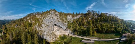 Foto de Castillo de Predjama en Eslovenia - Imagen libre de derechos