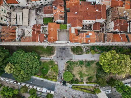 Téléchargez les photos : Ville de Split en Croatie en arrière-plan - en image libre de droit