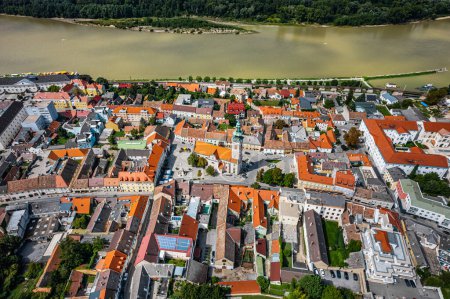 Foto de Hainburg city on river Donau, Austria - Imagen libre de derechos
