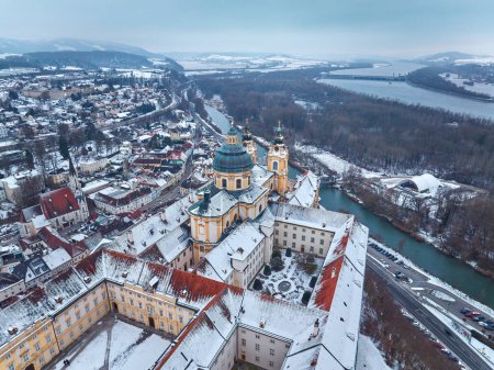 Téléchargez les photos : Old Town of Melk, Austria - en image libre de droit