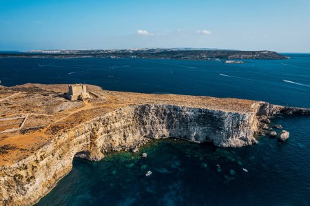 Foto de Isla de Comino en Malta en segundo plano - Imagen libre de derechos