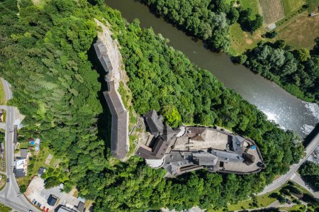 Téléchargez les photos : Château d'Orava, Slovaquie, sur une haute roche au-dessus de la rivière Orava dans le village d'Oravsky Podzamok - en image libre de droit