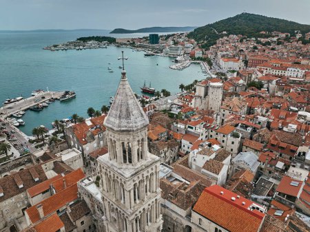 Téléchargez les photos : City of Split in Croatia on background - en image libre de droit