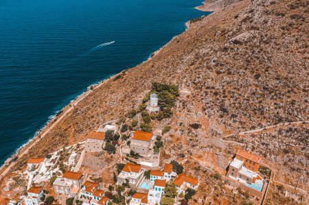 Téléchargez les photos : Island of Hydra in Greece on background - en image libre de droit