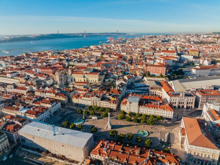 Téléchargez les photos : Vue panoramique de la ville de Lisbonne au Portugal - en image libre de droit