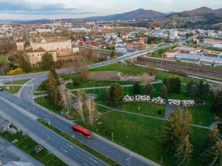 Vue aérienne du château de Zvolen et de la ville de Zvolen en Slovaquie 