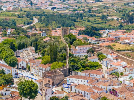 Foto de Vista aérea de la histórica ciudad amurallada de Obidos - Imagen libre de derechos
