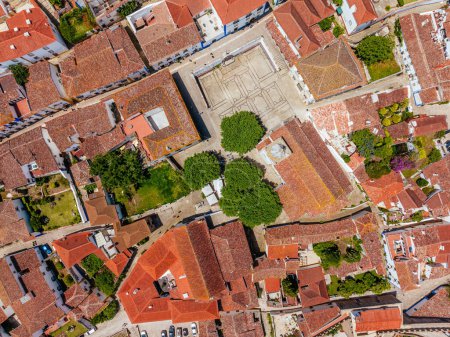 Foto de Vista aérea de la histórica ciudad amurallada de Obidos - Imagen libre de derechos