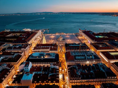 Foto de Hermosa vista de la ciudad de Lisboa en Portugal durante las vacaciones de invierno - Imagen libre de derechos