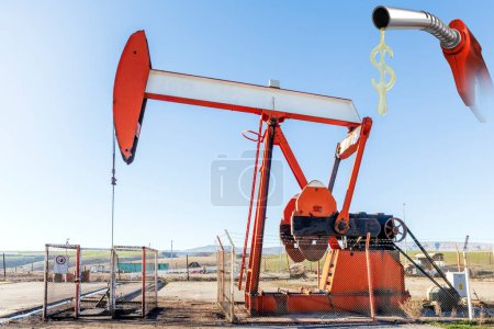 Téléchargez les photos : View of the pumpjack in the oil well. A pump jack is a device used in the petroleum industry to extract crude oil from an oilfield. - en image libre de droit