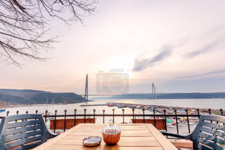 Téléchargez les photos : Vue du pont Yavuz Sultan Selim (troisième pont du Bosphore). C'est un pont pour le transit ferroviaire et automobile sur le détroit du Bosphore, au nord de deux ponts suspendus existants à Istanbul. - en image libre de droit