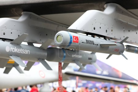 Foto de Samsun, Turquía - 04 de septiembre de 2022: La industria de defensa turca comienza la producción en masa de municiones guiadas por láser Bozok para drones - Imagen libre de derechos