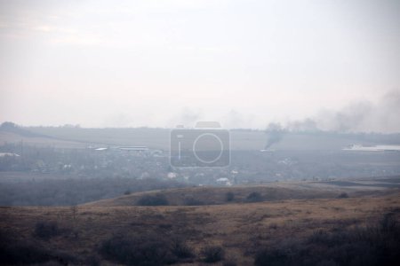 Téléchargez les photos : Bakhmut, UKRAINE JAN 19 2023 Explosions lors d'actions de combat dans la banlieue de Bakhmut, invasion russe en Ukraine - en image libre de droit