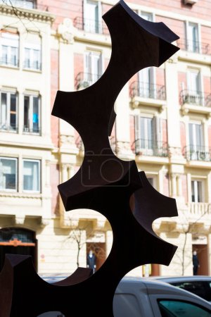 Photo for Close up view of the sculpture, Tetramorfo Extendido 21 N, Extended Tetramorph 21 N, by Diego Canogar exhibited in Calle Ortega y Gasset, Madrid Luxury District, Madrid golden mile, as part of the IberoAmerican contemporary art exhibition. - Royalty Free Image