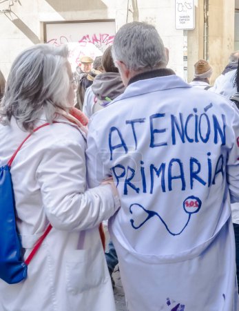 Téléchargez les photos : Les médecins de première ligne et les infirmières organisées par l'APISCAM, Asociacin de Profesionales de Informtica de Sanidad de la Comunidad de Madrid, continuent leur protestation en faveur d'un service public de santé dans la région de Madrid. - en image libre de droit