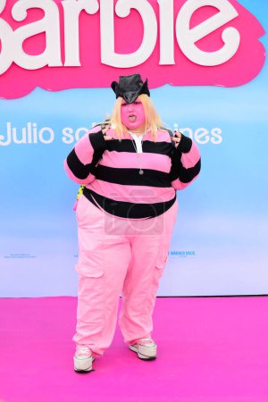 Foto de Esty Quesada, influencer, en el estreno del evento privado de la película, Barbie, durante un evento de alfombra rosa en el Gran Teatro Caixabank que incluyó una zona chill out, Madrid España. - Imagen libre de derechos
