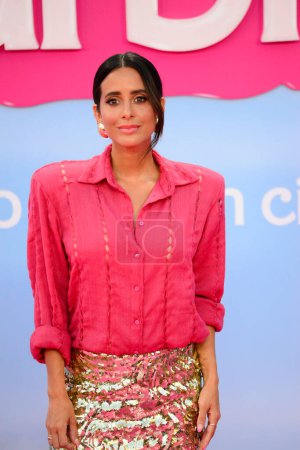 Foto de Maria Fernández Rubies, influencer, en el estreno privado de la película, Barbie, durante un evento de alfombra rosa en el Gran Teatro Caixabank que incluyó una zona chill out, Madrid España.. - Imagen libre de derechos