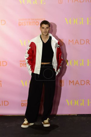 Foto de Alvaro Mel asistió a Vogue Fashions Night Out 2023 en el distrito de la moda, Distrito de Salamanca 41 Madrid España. Madrid España 21 de septiembre de 2023 - Imagen libre de derechos