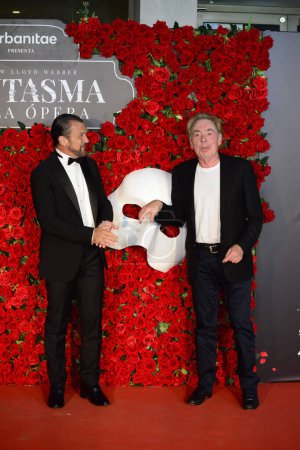Téléchargez les photos : Antonio Banderas et Andrew Lloyd Webber ont assisté à la première du Fantôme de l'Opéra, Madrid Espagne - en image libre de droit