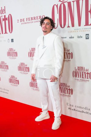 Téléchargez les photos : Antonio Costa vu posant lors de la première du film de comédie espagnole La reine du couvent au Cine Callao à Madrid Espagne. - en image libre de droit