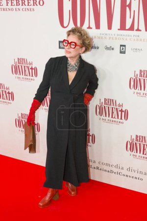 Téléchargez les photos : Isabel Ordaz vue posant lors de la première du film comique espagnol La reine du couvent au Cine Callao à Madrid Espagne. - en image libre de droit