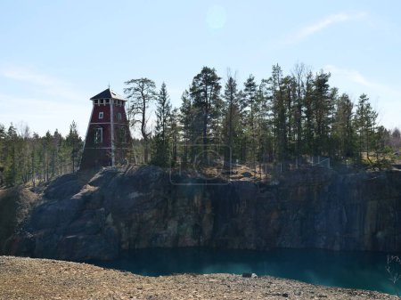 Téléchargez les photos : Ancienne mine de cuivre Orijrvi abandonnée par une journée ensoleillée - en image libre de droit