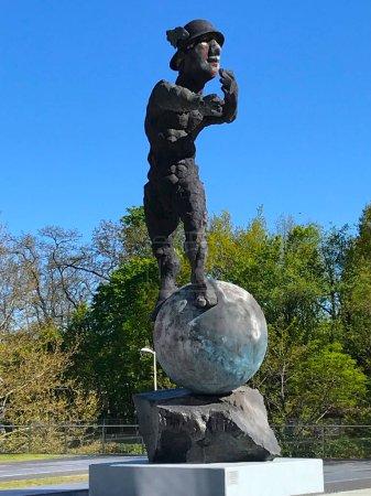 BONN, ALEMANIA. Escultura de Markus Lupertz "Mercurio" en Bonn.