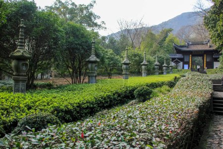 La vue intérieure du jardin du temple de Yongfu, Hangzhou, Chine. Voyage et vue sur la nature.