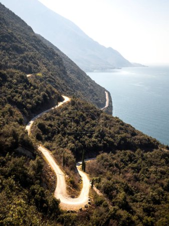 Foto de Busatte Tempesta, Italia, Lago de Garda. Cerca de Riva del Garda. Vista sobre el lago de Garda. - Imagen libre de derechos