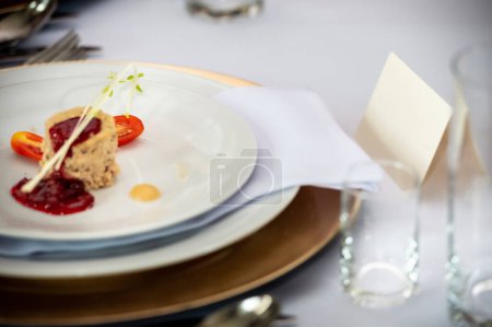 Photo for A plate with a dish and a label on the table - Royalty Free Image