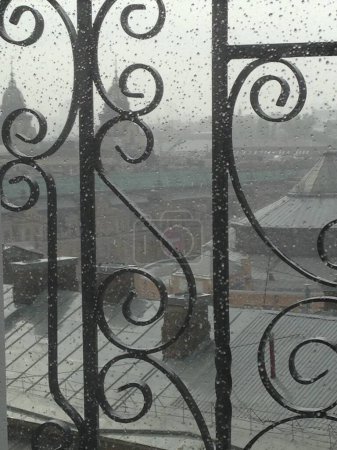 Foto de Azoteas de la ciudad bajo la lluvia - Imagen libre de derechos