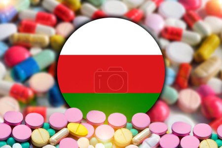 Téléchargez les photos : Oman drapeau forme ronde avec des comprimés de pharmacie à l'avant. flou comprimés fond. illustration affiche design - en image libre de droit