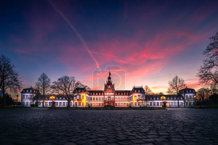 Le magnifique château de Philippsruhe à Hanau, pris au printemps. Mariages, palais de plaisance et un beau parc